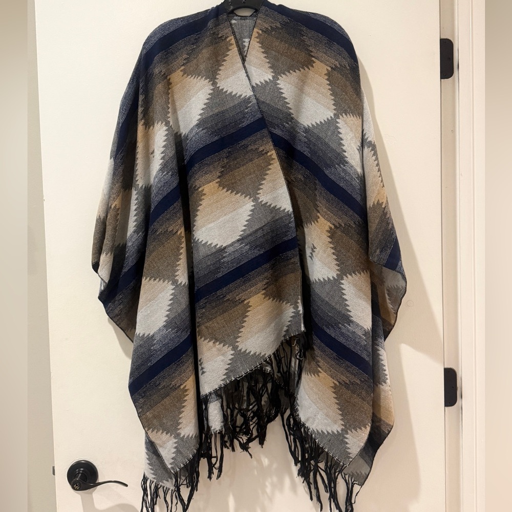 Love Culture Blue and Creme Geometric Accent Shawl